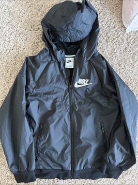 NWOT Nike boys Black and White full Zip Hooded Jacket water resistant size small